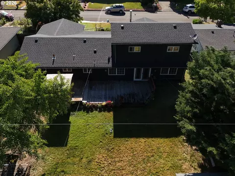 View/Area - 1805 Hemlock St, Eugene, OR 97404 photo 3 of 4