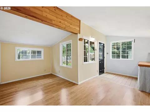 Living - 1805 Hemlock St, Eugene, OR 97404 photo 8 of 8