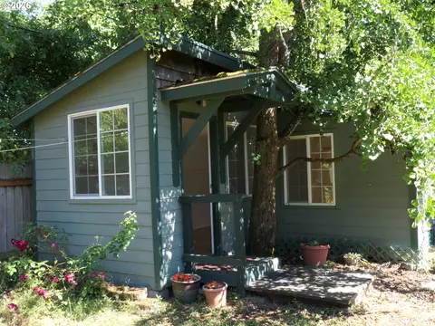 Exterior - 1805 Hemlock St, Eugene, OR 97404 photo 9 of 9