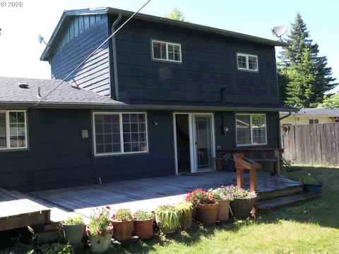 Exterior - 1805 Hemlock St, Eugene, OR 97404 photo 5 of 9