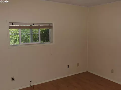 Bedroom - 1805 Hemlock St, Eugene, OR 97404 photo 4 of 6
