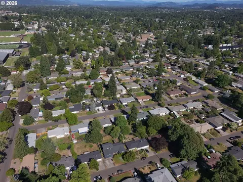 View/Area - 1805 Hemlock St, Eugene, OR 97404 photo 7 of 7