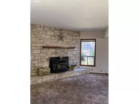Living - 507 S 11th Ave, Cornelius, OR 97113 photo 2 of 6