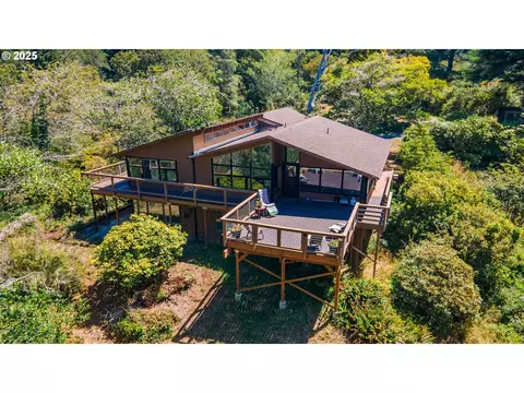 705 Ohio Ave NE, Bandon, OR 97411