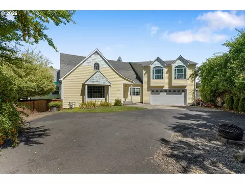 1562 NW Calkins Ave, Roseburg, OR 97471