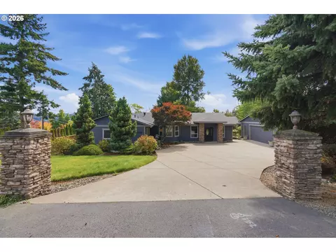 13166 SE Ridgecrest Rd, Happy Valley, OR 97086