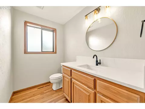 Bath - 27725 Royal, Eugene, OR 97402 photo 6 of 7