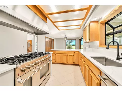 Kitchen - 27725 Royal, Eugene, OR 97402 photo 3 of 3