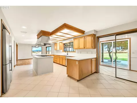 Kitchen - 27725 Royal, Eugene, OR 97402 photo 2 of 3
