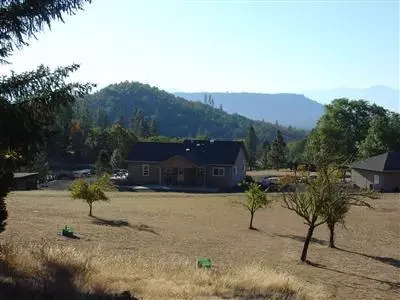 13777 Perry Rd, Central Point, OR 97502 photo 3