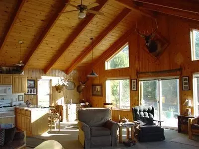 13777 Perry Rd, Central Point, OR 97502 photo 2