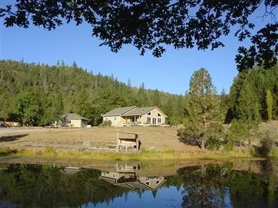 13777 Perry Rd, Central Point, OR 97502 photo 1