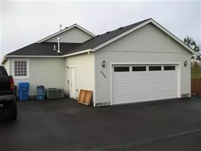 996 Win Way, Eagle Point, OR 97524 photo 2