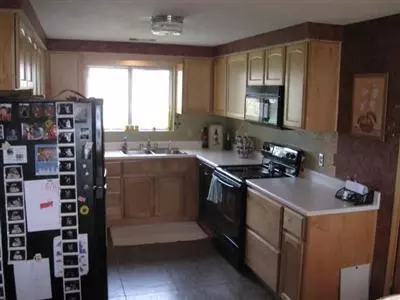 588 Sherman Way, Eagle Point, OR 97524 photo 2