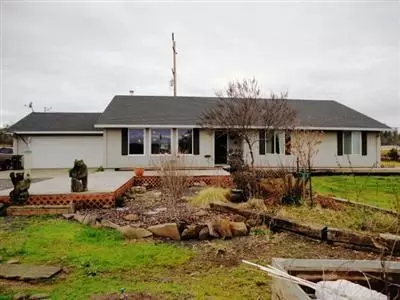 235 Rogue River Dr, Eagle Point, OR 97524 photo 1