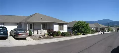 465 Elm St, Phoenix, OR 97535 photo 1
