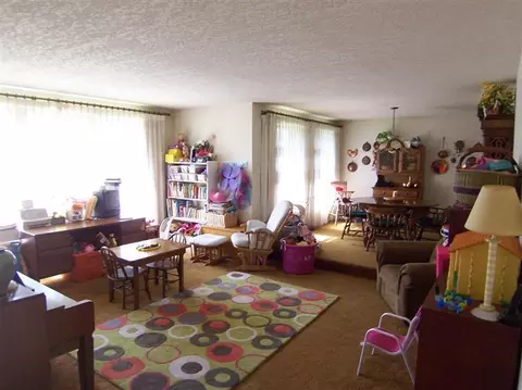802 W First St, Phoenix, OR 97535 photo 2