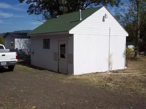 1662 Stevens Rd, Eagle Point, OR 97524 photo 3