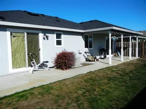 2012 Lara Ln, Central Point, OR 97502 photo 3