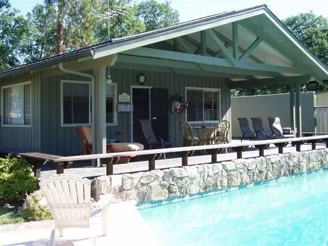11396 Michael Rd, Central Point, OR 97502 photo 2