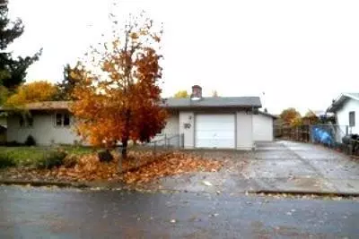 735 S Fifth St, Central Point, OR 97502 photo 1