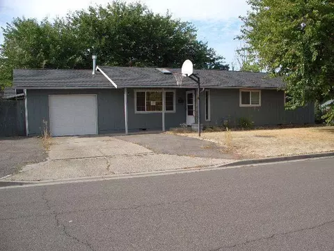 1235 Triangle Dr, Central Point, OR 97502 photo 1