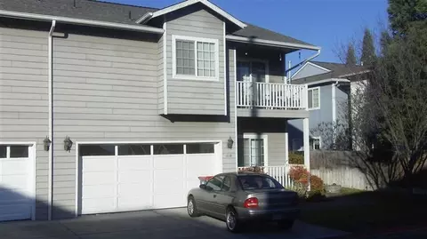 619 Shadow Way, Central Point, OR 97502 photo 1