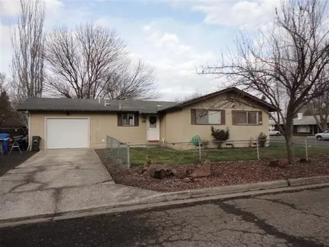 10 Bosc Way, Eagle Point, OR 97524 photo 1