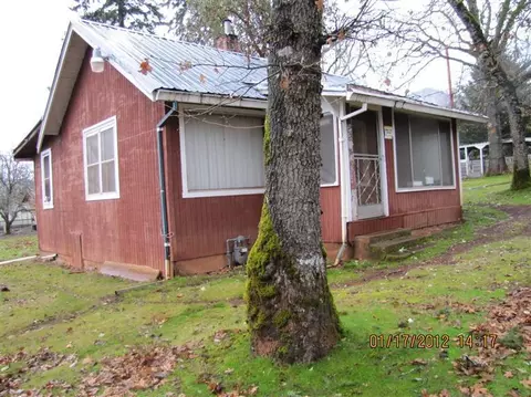 350 Summit Loop, Grants Pass, OR 97527 photo 1