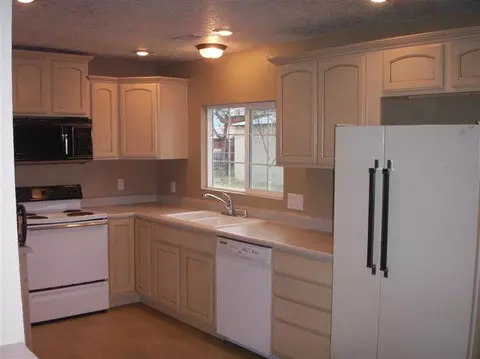 424 E Gregory Rd, Central Point, OR 97502 photo 3