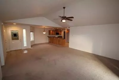 959 Crystal Dr, Eagle Point, OR 97524 photo 2