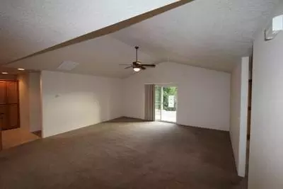 959 Crystal Dr, Eagle Point, OR 97524 photo 3