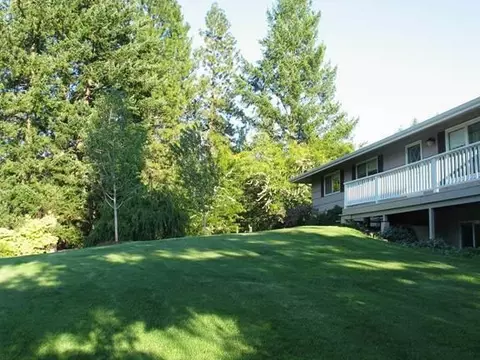 554 Pyle Dr, Grants Pass, OR 97527 photo 2