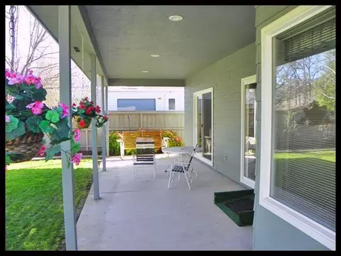 404 Meadowbrook Dr, Central Point, OR 97502 photo 13