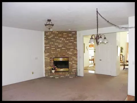 404 Meadowbrook Dr, Central Point, OR 97502 photo 3