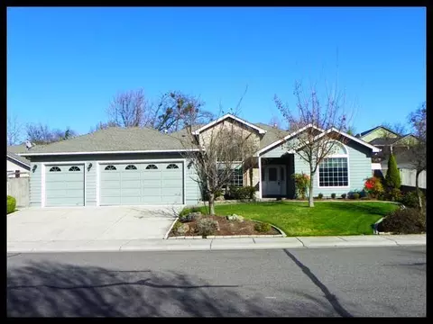 404 Meadowbrook Dr, Central Point, OR 97502 photo 1