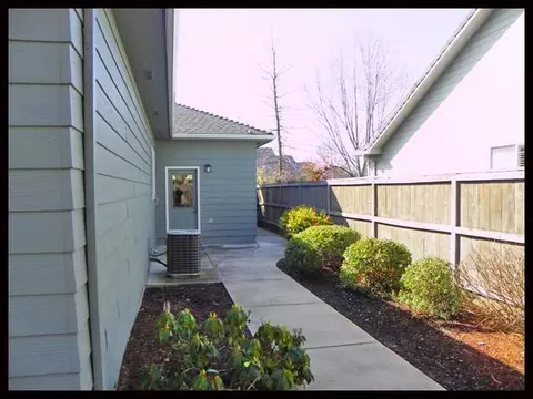 404 Meadowbrook Dr, Central Point, OR 97502 photo 11