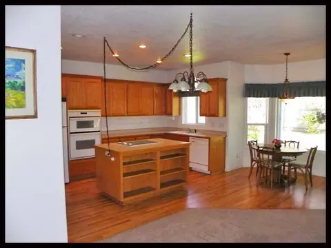 404 Meadowbrook Dr, Central Point, OR 97502 photo 8