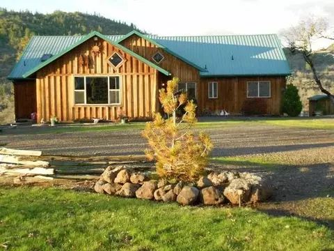 1015 Salt Creek Rd, Eagle Point, OR 97524 photo 2