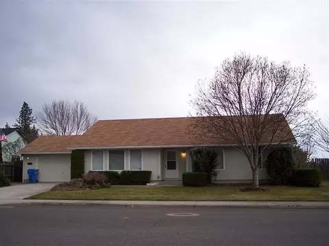 90 Christa Ln, Eagle Point, OR 97524 photo 1