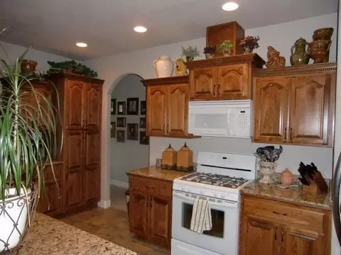 630 Barton, Eagle Point, OR 97524 photo 3