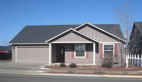 822 Crystal Dr, Eagle Point, OR 97524 photo 1