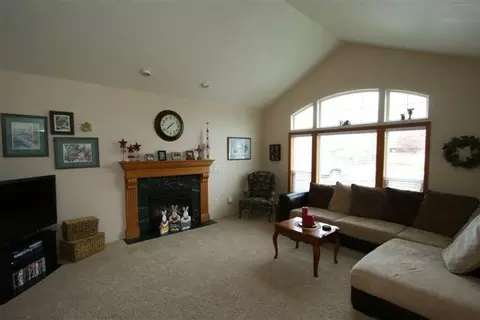 157 Orchardview Ave, Central Point, OR 97502 photo 2