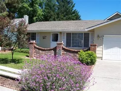 804 W First St, Phoenix, OR 97535 photo 1