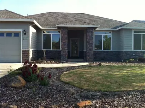 137 Bellerive Dr, Eagle Point, OR 97524 photo 2