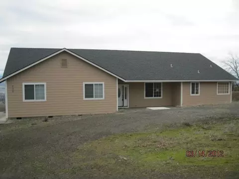 700 Borilla Cir, Eagle Point, OR 97524 photo 2