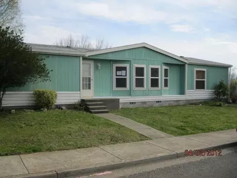 304 Deanjou Ave, Eagle Point, OR 97524 photo 1