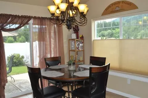 200 Westbrook Dr, Rogue River, OR 97537 photo 3