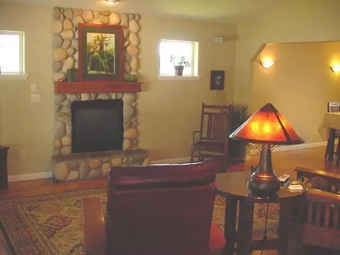 325 Meadow View Dr, Phoenix, OR 97535 photo 3