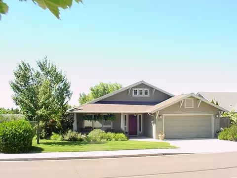 325 Meadow View Dr, Phoenix, OR 97535 photo 1